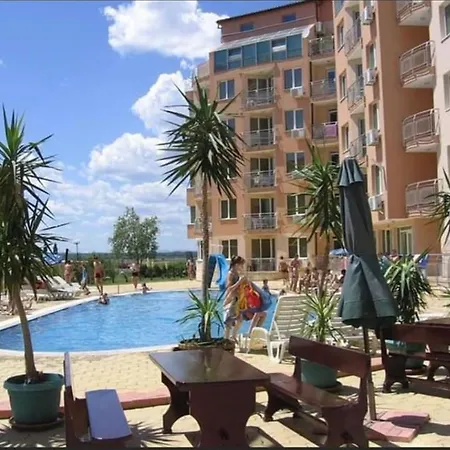 Family In Sunny Апартамент Слънчев бряг